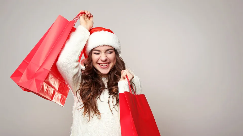 Como manter as compras de Natal dentro do orçamento e não ficar endividado