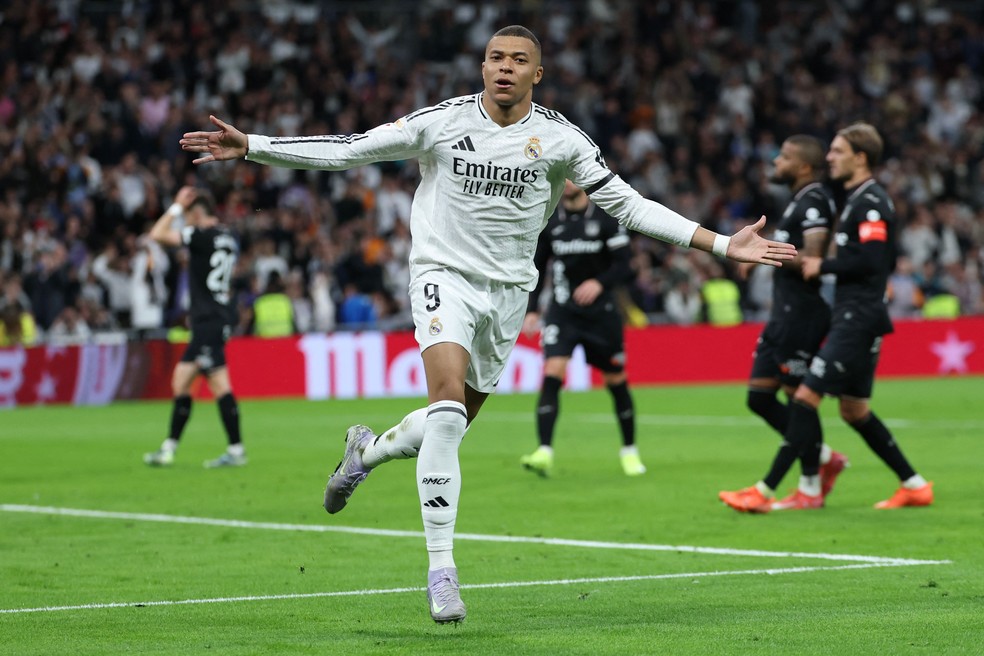 Mbappé pelo Real Madrid — Foto: Thomas COEX / AFP