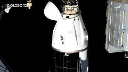 Astronautas 'presos' no espaço retornam para a Terra nesta terça