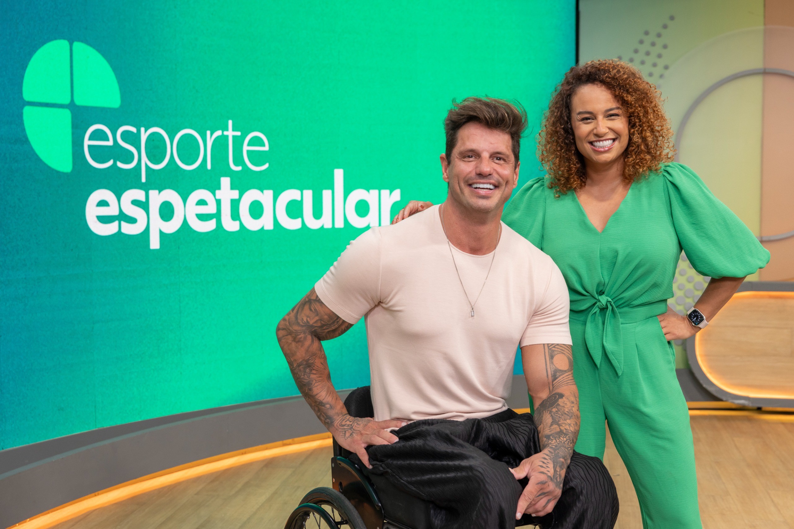 Novos apresentadores do 'Esporte espetacular', Fernando Fernandes e Karine Alves aparecem em primeira foto juntos