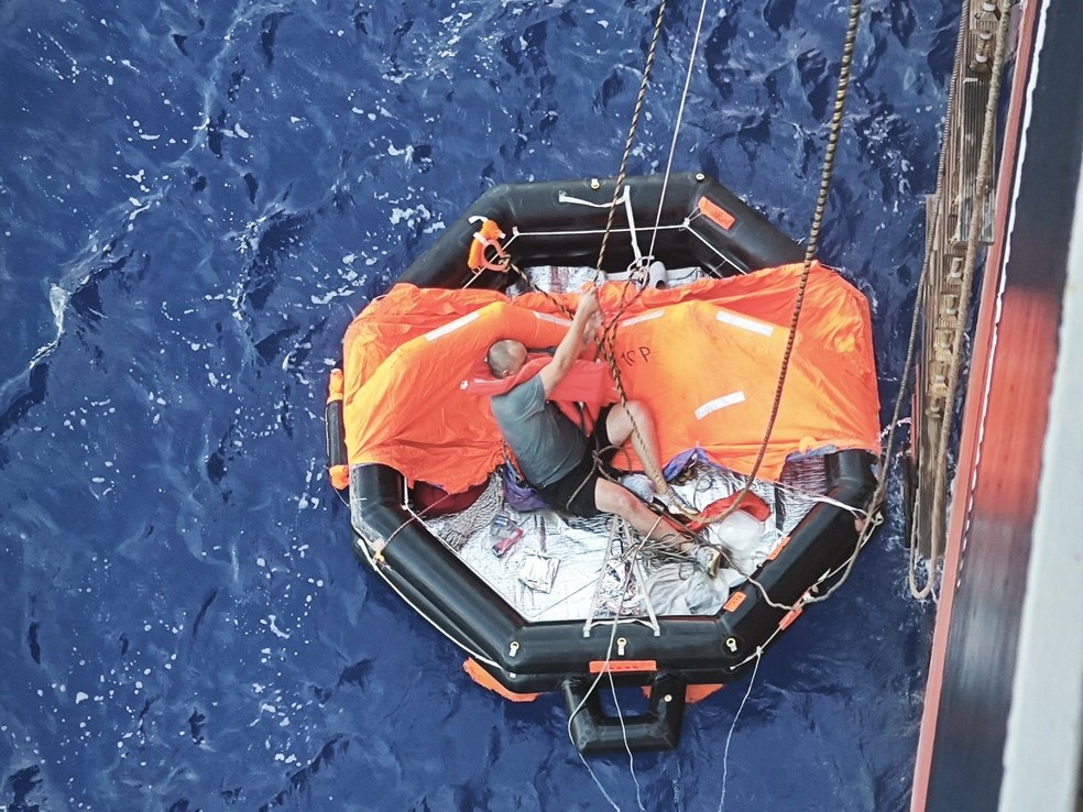 Resgate da tripulação brasileira — Foto: Reprodução