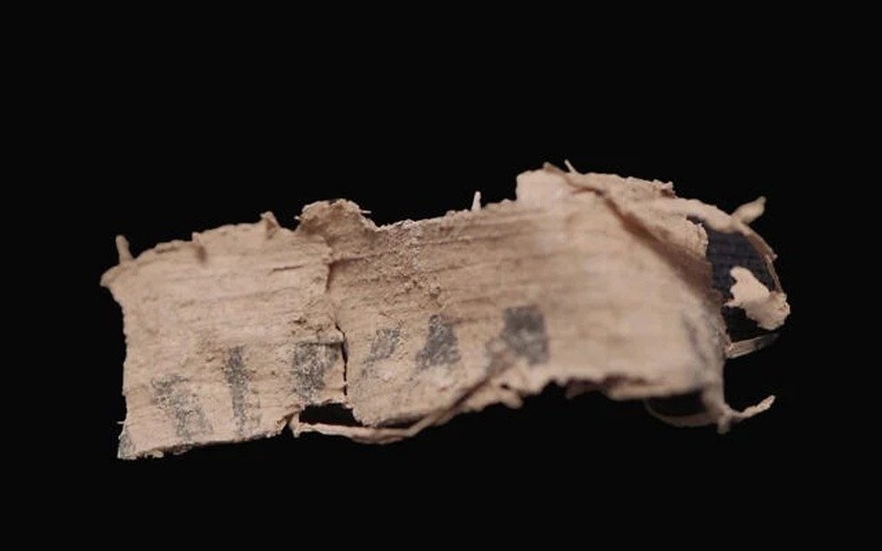 Papiros, moedas e peças de bronze: misteriosa pirâmide de 2.200 anos no Deserto da Judeia pode ter sido posto de cobrança de impostos — Foto: Israel Antiquities Authority
