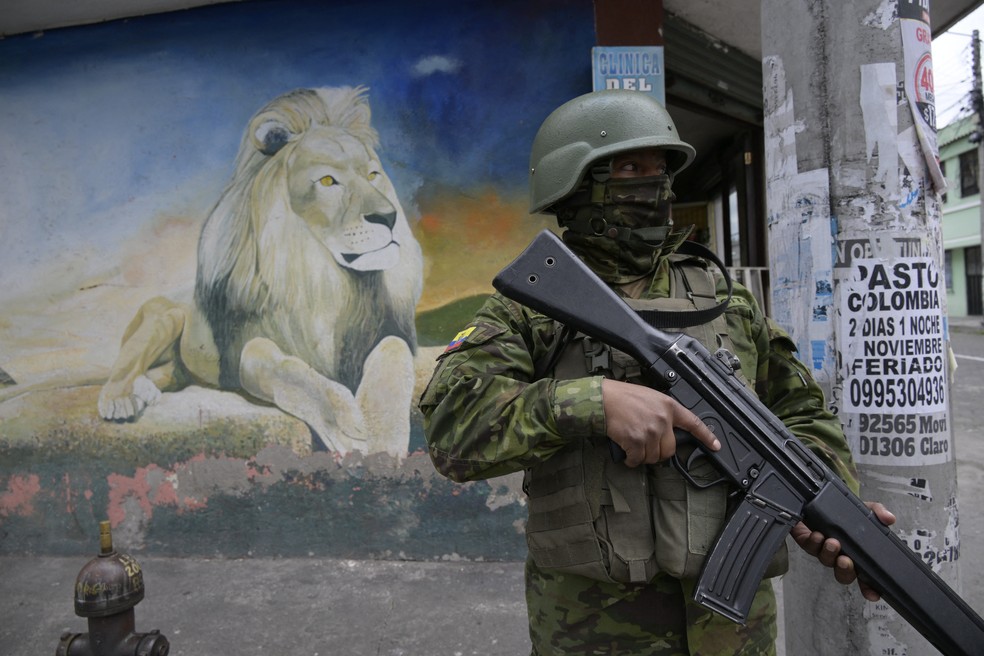 O Equador está em 'estado de emergência' desde a fuga da prisão de um dos narcotraficantes mais poderosos do país — Foto: STRINGER/AFP