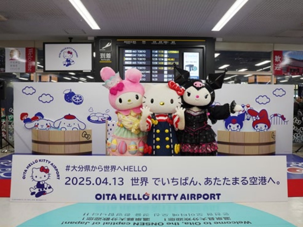 Personagens (esq. para dir.) My Melody, Hello Kitty e Kuromi na inauguração do Oita Hello Kitty Airport — Foto: Divulgação/Sanrio Entertainment