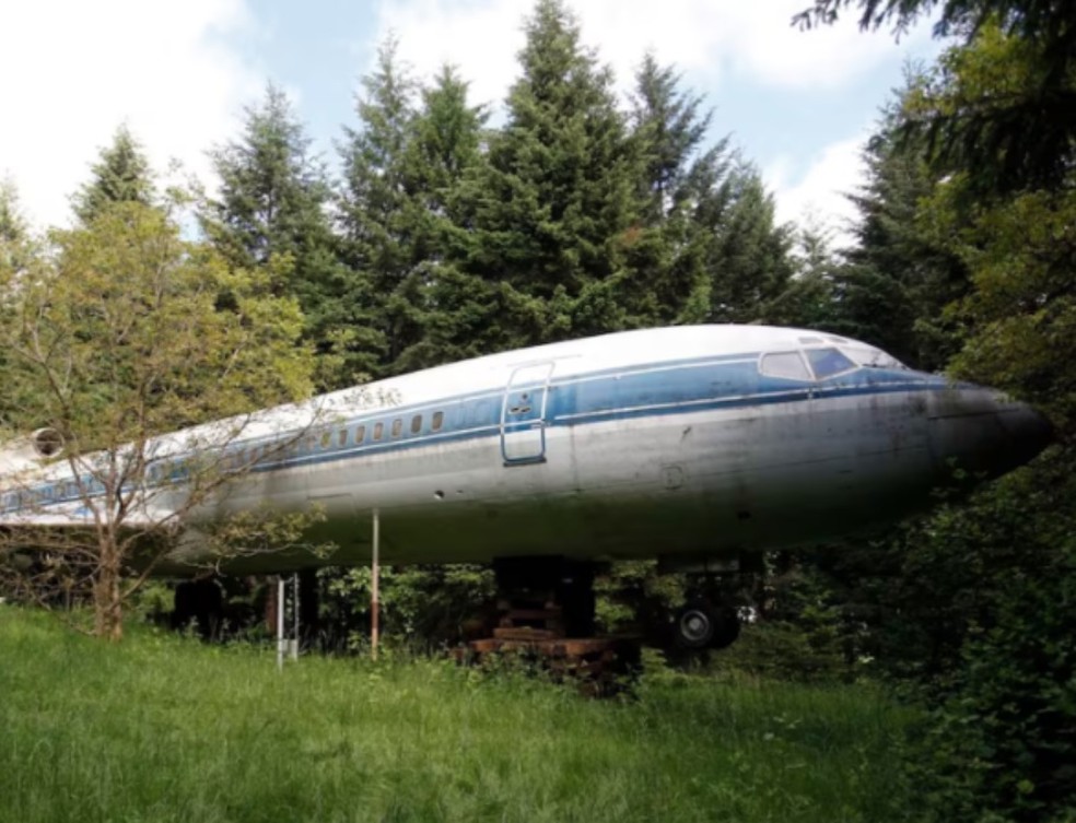 Homem vive há mais de 20 anos dentro da fuselagem de um avião Boeing — Foto: AirplaneHome.com