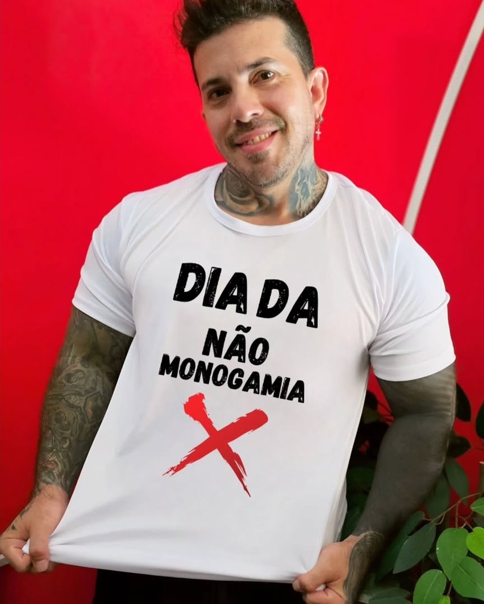 Após casamento simbólico com nove mulheres, Arthur Urso lançou guia sobre amor livre — Foto: Divulgação CO Assessoria