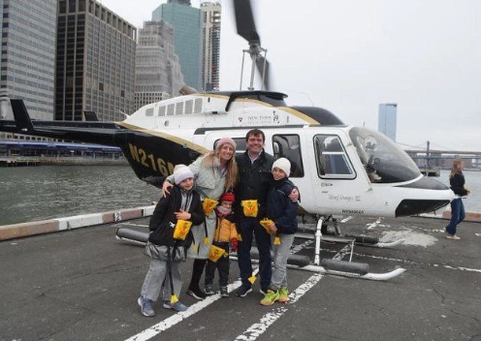 Família que morreu em queda de helicóptero em Nova York posou para foto antes de embarcar — Foto: Reprodução/Redes Sociais