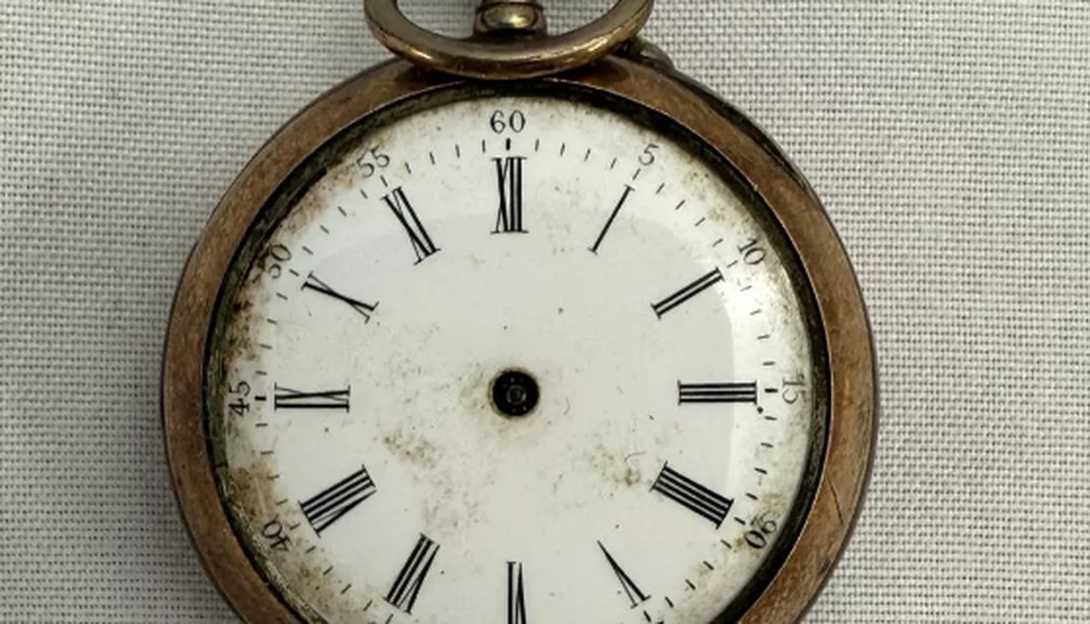 Relógio de prata e latão foi encontrado com um passageiro dinamarquês no Titanic — Foto: AFP