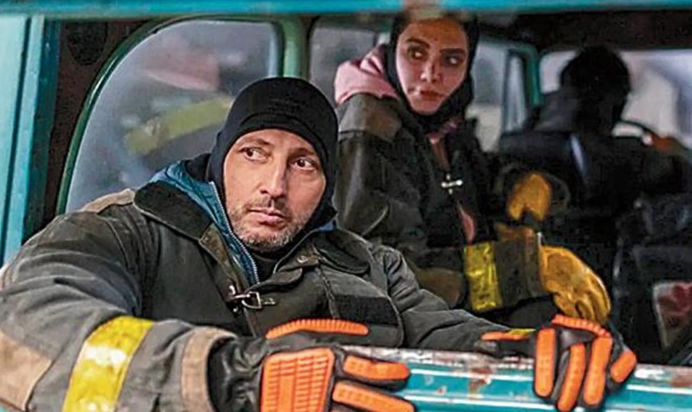 César Troncoso e Carla Peterson em cena da série 'O eternauta' — Foto: Divulgação