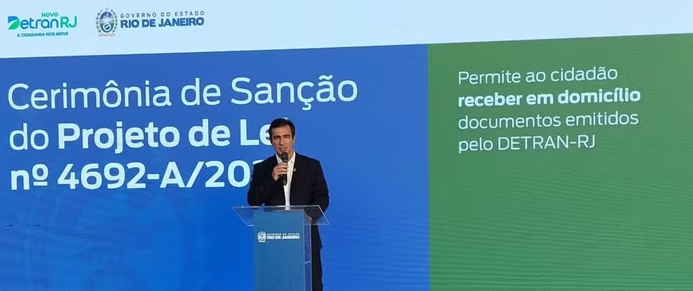 Presidente do Detran.RJ, Vinicius Farah, durante coletiva de imprensa no Palácio Guanabara — Foto: Marcos Furtado/Extra