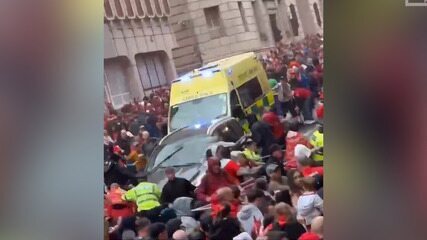 Vídeo mostra atropelamento que interrompeu festa do título do Liverpool com 27 feridos