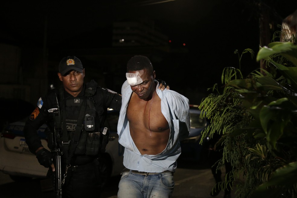 Carlos Vicente Barros da Silva, de 42 anos, apontado como o ônibus que assaltou o ônibus da linha 2345 (Vila Valqueire—Castelo) — Foto: Domingos Peixoto / Agência O Globo