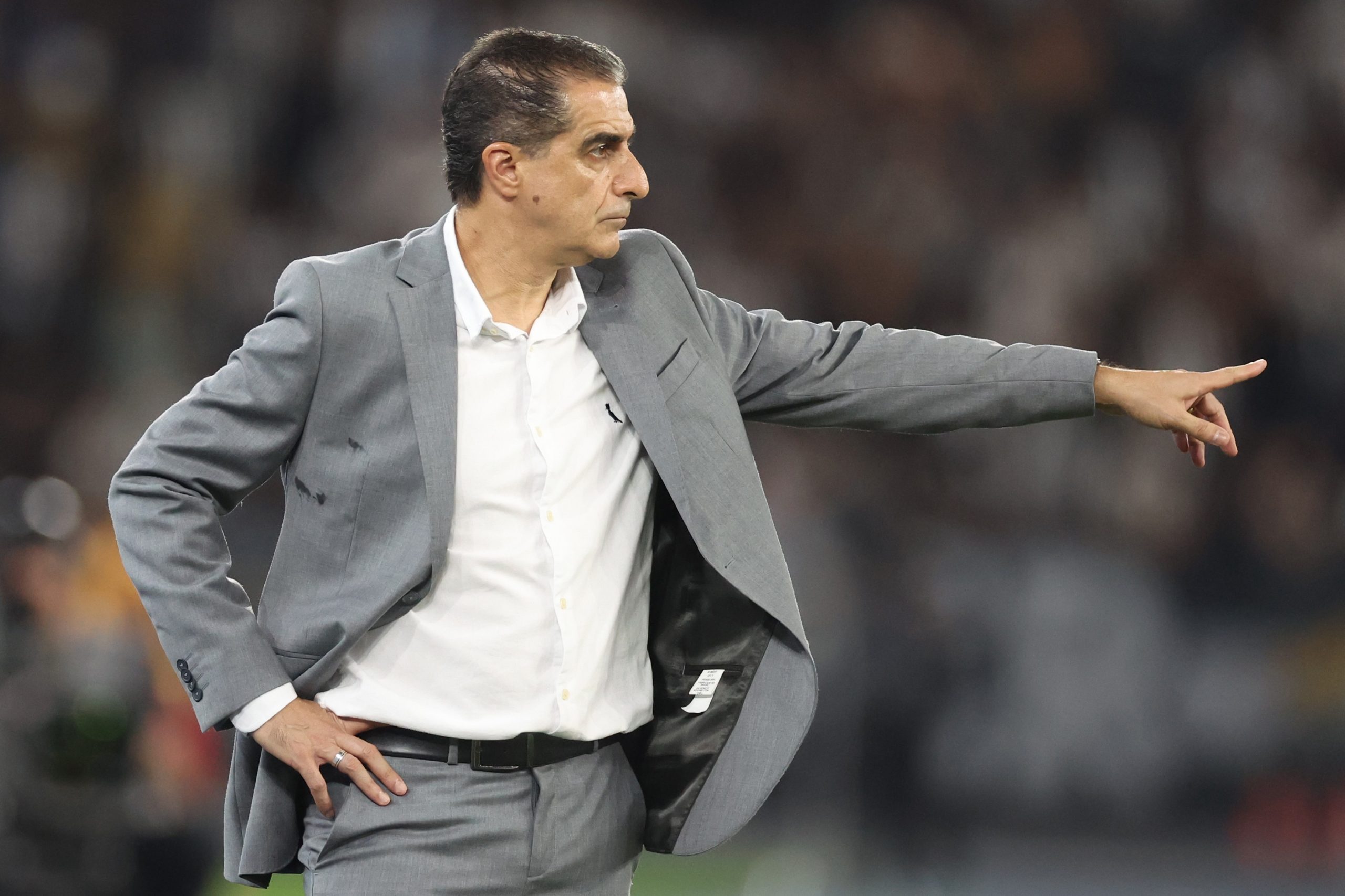 Renato Paiva justifica manutenção do time após expulsão de Jair: 'Não fui e nunca serei covarde'