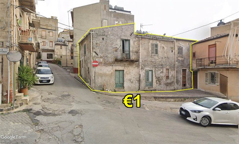 Irmãos Antonino e Carmelo Cuschera compram imóveis na Itália e revendem por apenas um euro — Foto: Reprodução