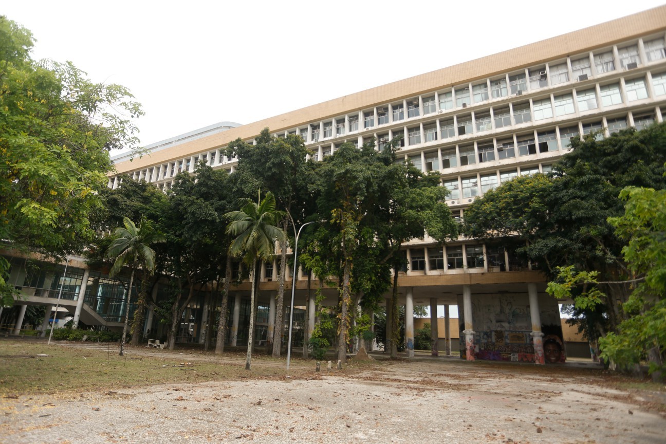 Vagas ociosas: UFRJ aprova novo edital de cotas para pessoas trans