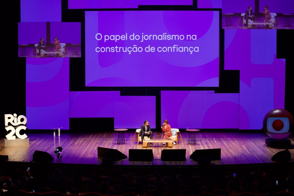 César Tralli e Renata LoPrete no painel 'O papel do jornalismo na construção de confiança', no Rio2C — Foto: Divulgação/TV Globo/ Manoella Mello