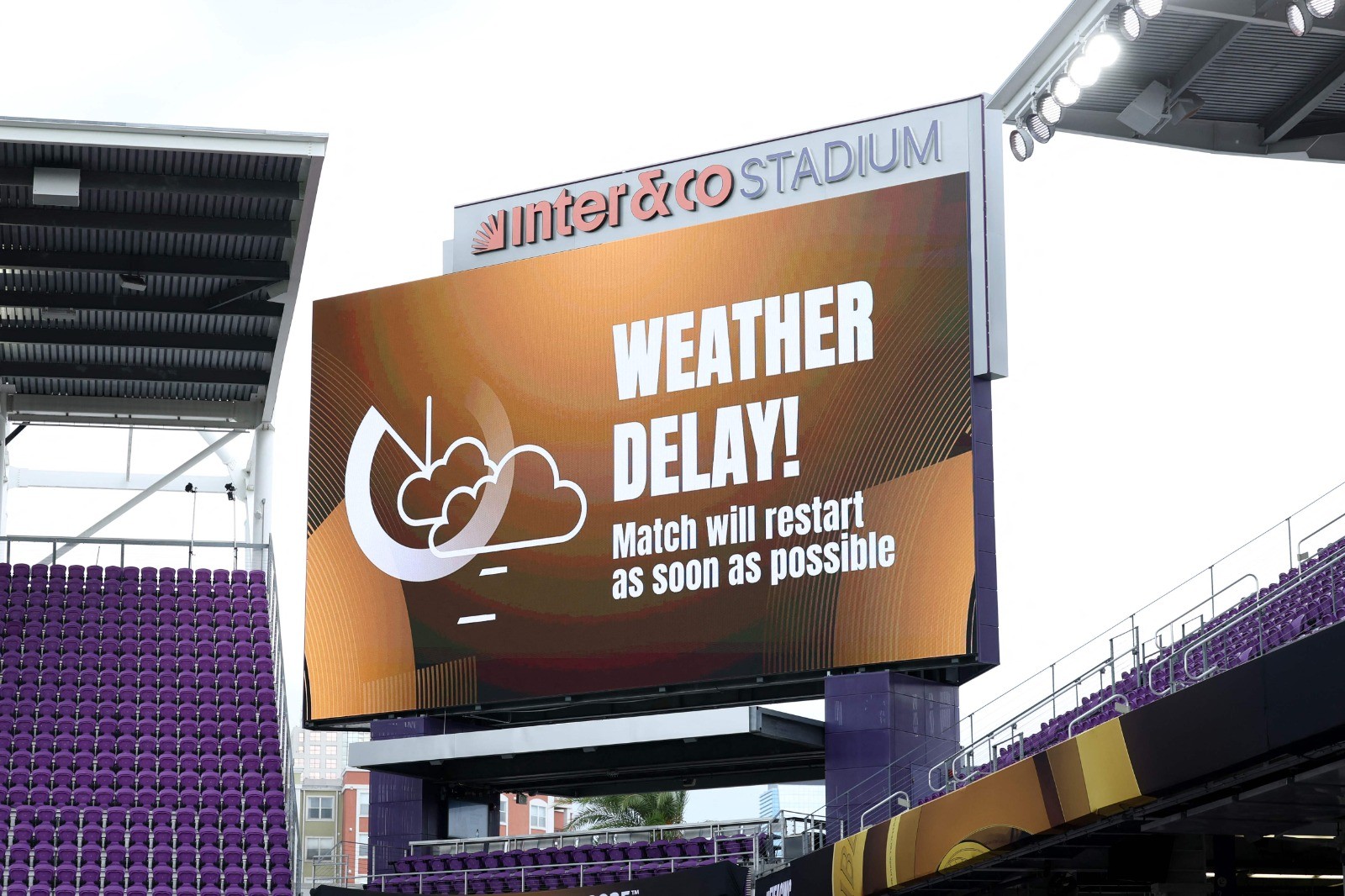 Alerta climático atrasa início de partida na Copa do Mundo de Clubes