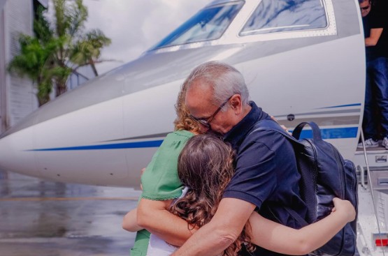 Comitiva brasileira: prefeito de João Pessoa retorna de jatinho fretado após viagem a Israel em meio a bombardeios