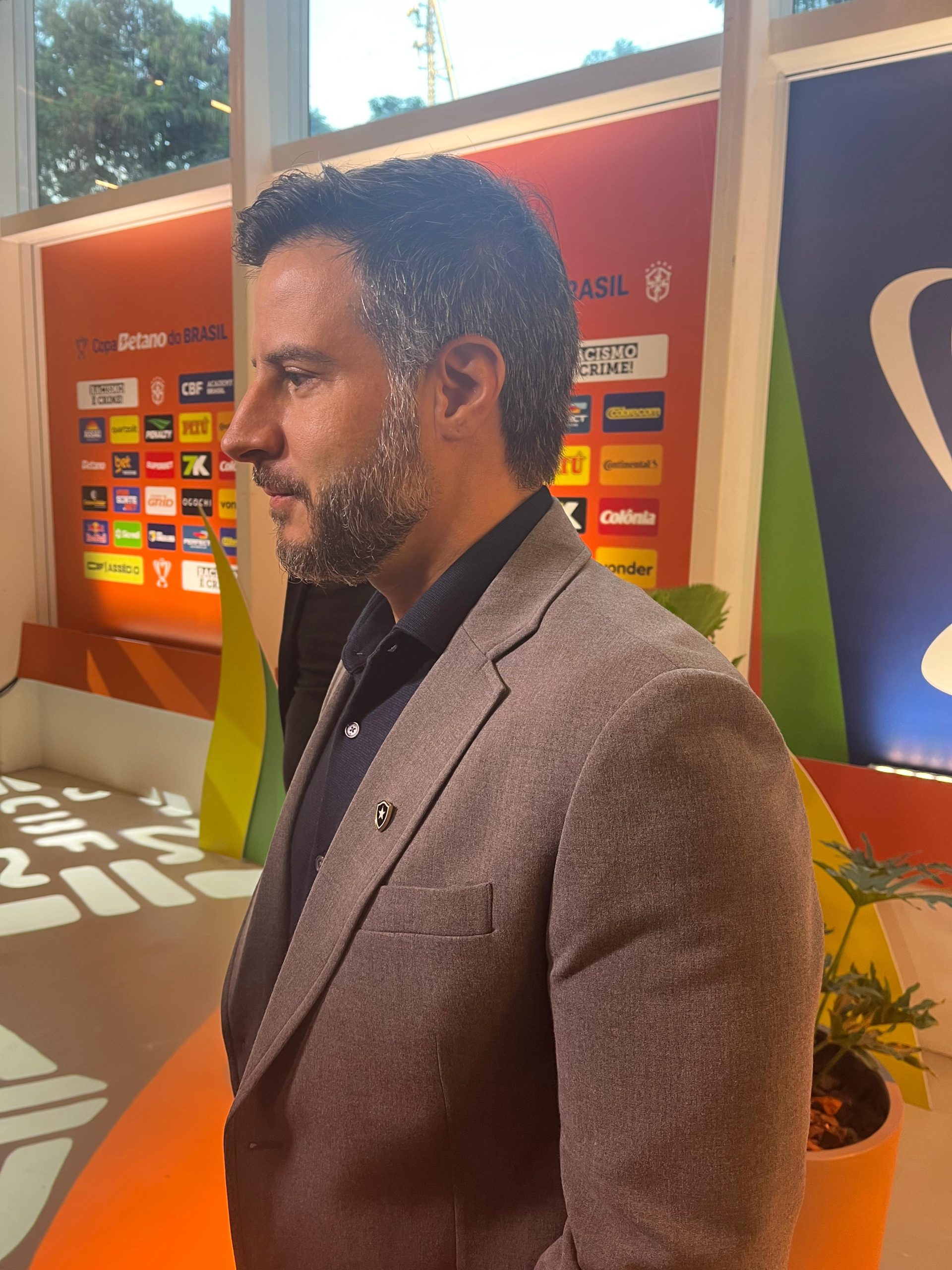 Diretor de futebol do Botafogo descarta desmanche do elenco antes do Mundial de Clubes: 'Todos os jogadores permanecem'