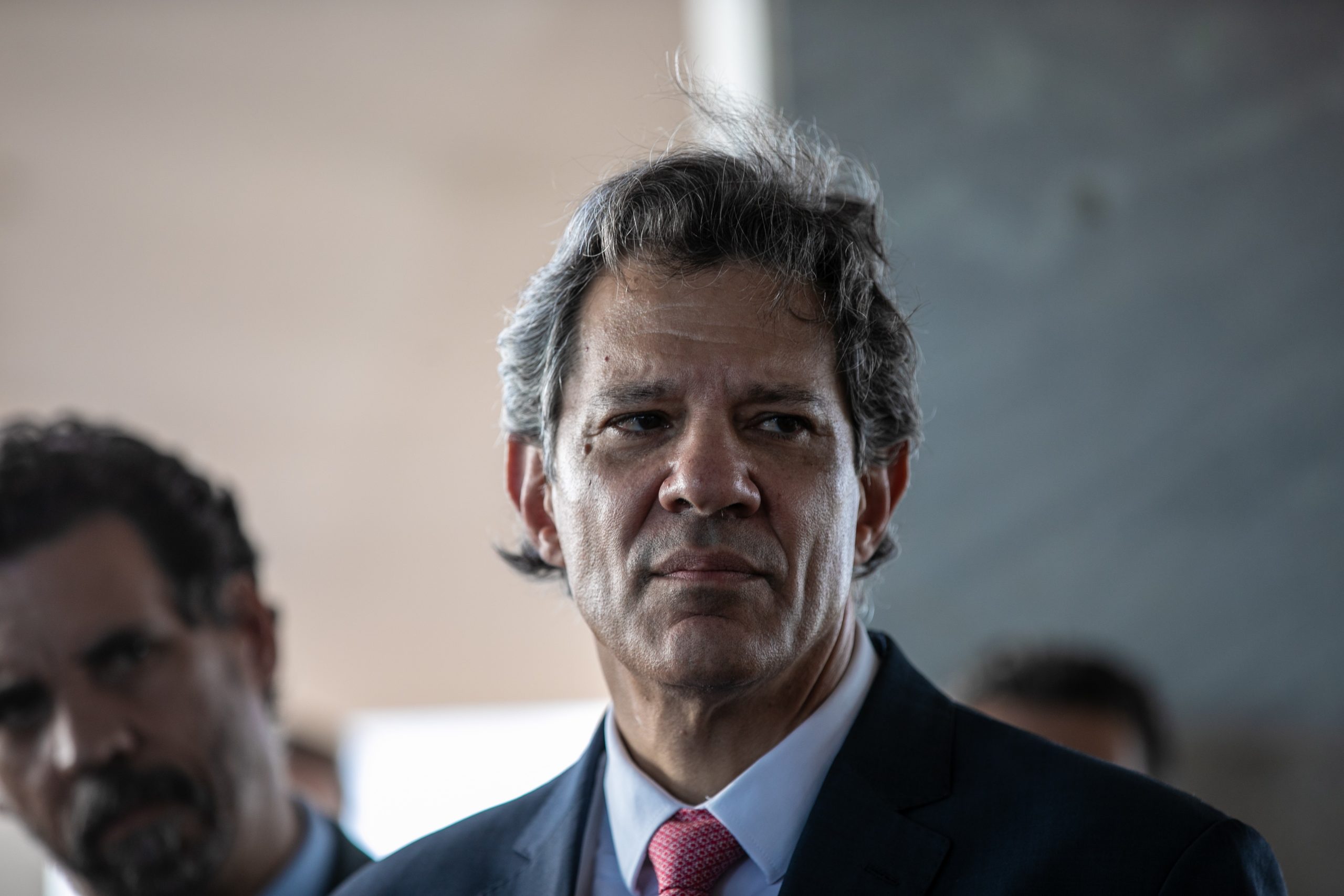 Haddad e a tesoura no Orçamento das Forças Armadas
