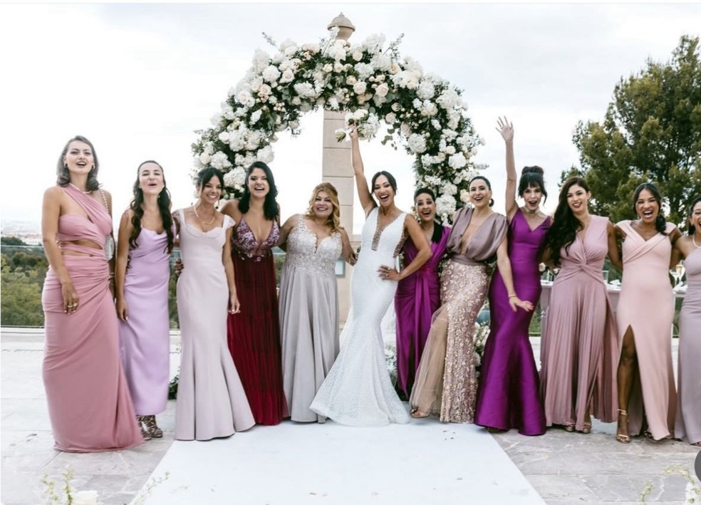 Como a tecnologia da IA inspirou o vestido de noiva ao ar livre de Cléo Souza — Foto: Divulgação CO Assessoria