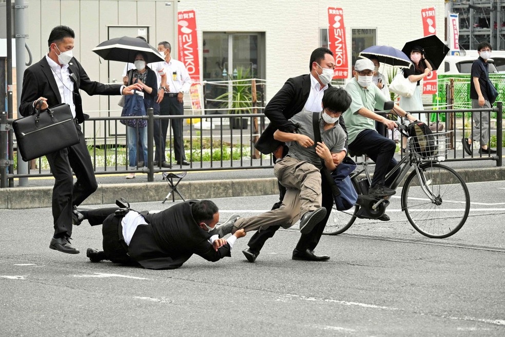 Suspeito de assassinar ex-premier Shinzo Abe é preso enquanto tentava fugir — Foto: ASAHI SHIMBUN/AFP