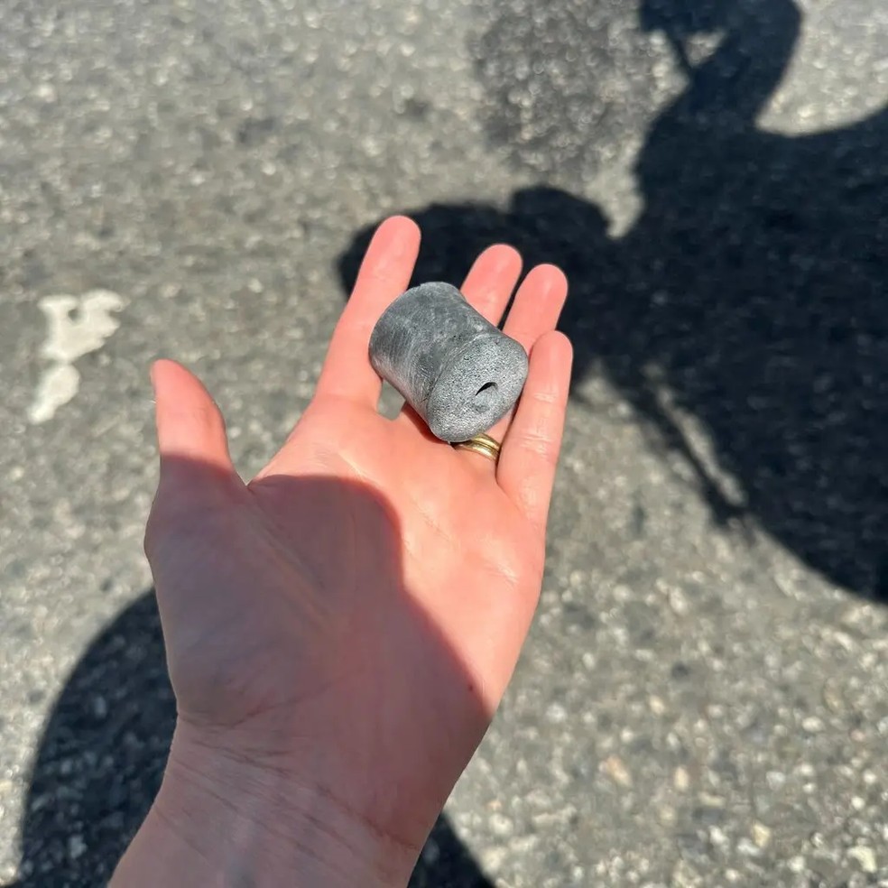 Um projétil de espuma que foi disparado contra uma multidão de manifestantes no domingo — Foto: Lívia Albeck-Ripka