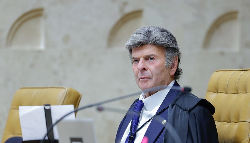 Por que Fux decidiu comparecer ao interrogatório de Mauro Cid na trama golpista