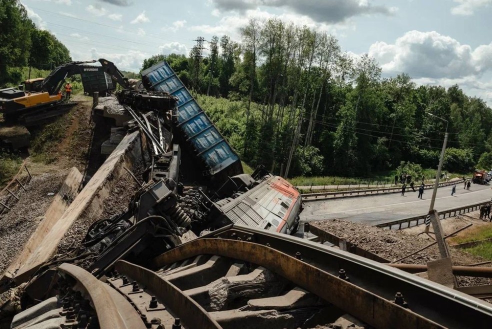 Explosões fizeram duas pontes desabarem na Rússia — Foto: AFP PHOTO / TELEGRAM/@HINSHTEIN / HANDOUT