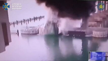 Ucrânia diz ter atacado ponte da Crimeia com explosivos instalados debaixo d’água