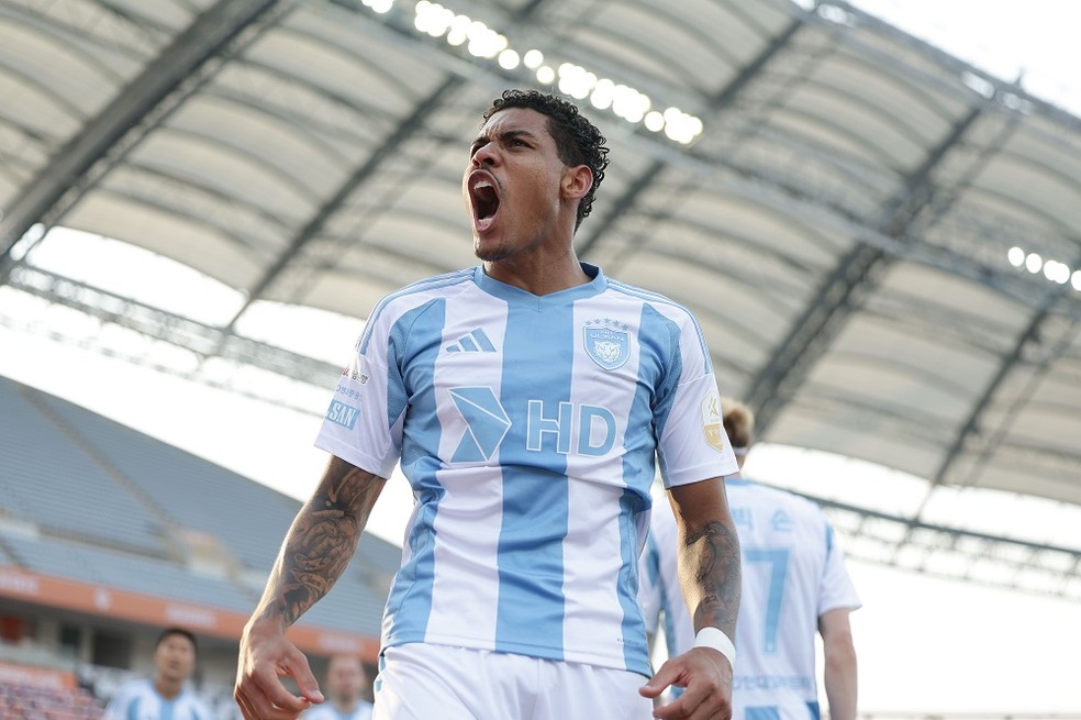 Nesta temporada, Erick Farias já marcou nove gols em 15 jogos pelo Ulsan HD — Foto: Ulsan HD/Site Oficial/Divulgação