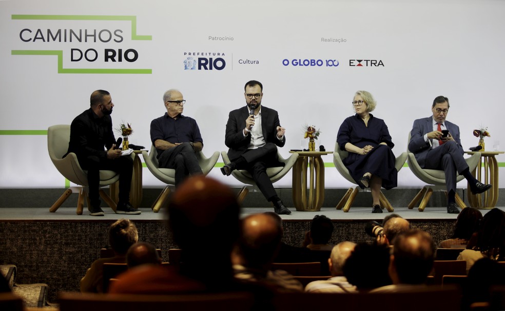 Inclusão. O segundo painel do seminário Caminhos do Rio, que discutiu a economia do livro, teve como convidados Rui Campos (segundo à esquerda), Lucas Padilha, Martha Ribas e Merval Pereira — Foto: Fabiano Rocha