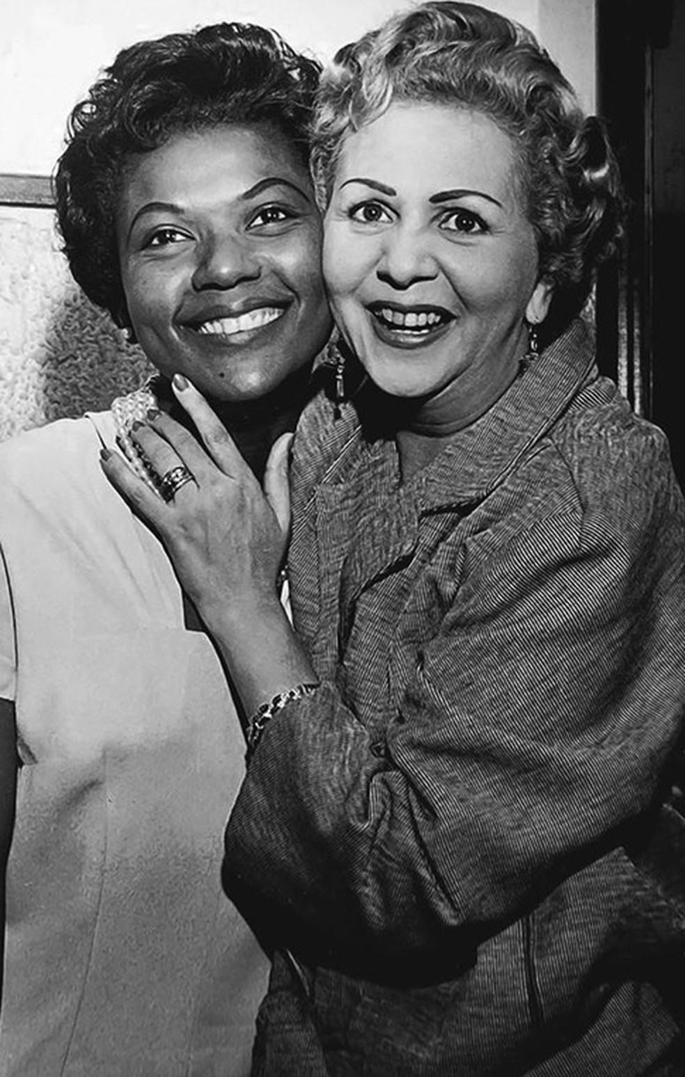 Alaíde Costa e Dalva de Oliveira na Rádio Nacional, em 1958 — Foto: Arquivo pessoal