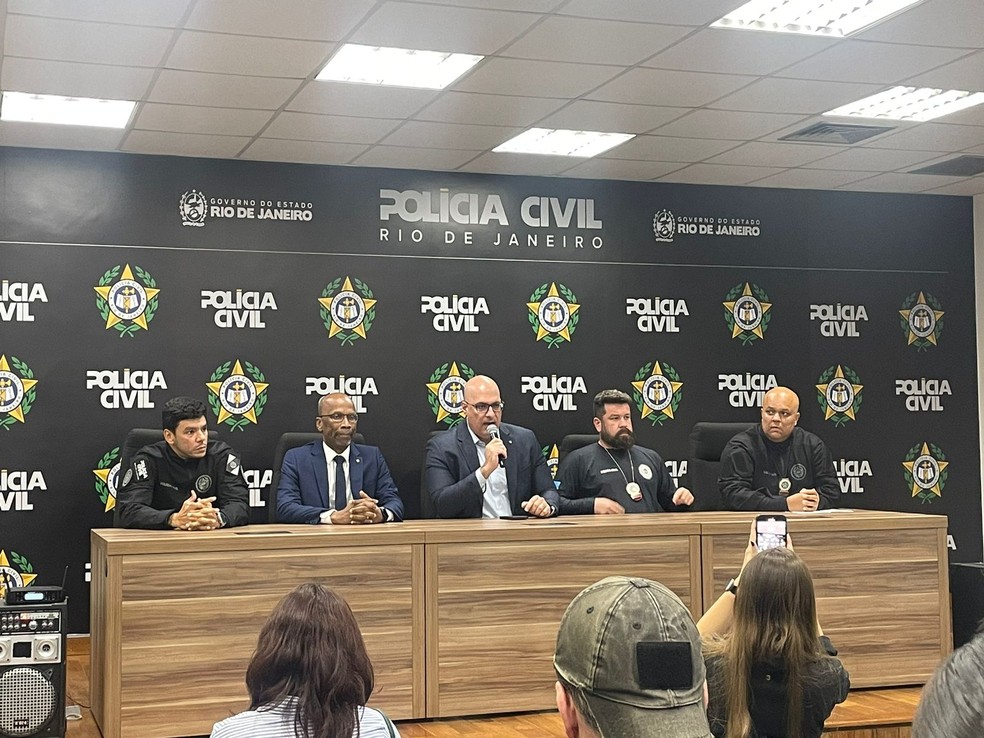 Cúpula da Polícia Civil em entrevista sobre operação que teve como um dos alvo Vivi Noronha — Foto: Anna Bustamante