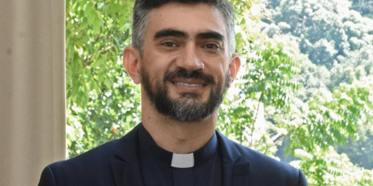 Padre Anderson Pedroso, reitor da PUC-Rio — Foto: Divulgação