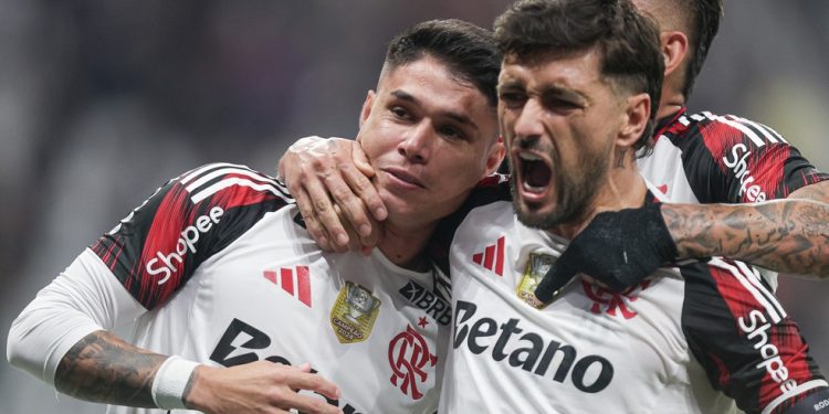 Arrascaeta e Luiz Araújo marcaram os gols da vitória do Flamengo sobre o Corinthians — Foto: Gilvan de Souza/Flamengo