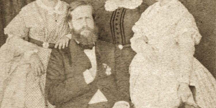Família imperial brasileira: Princesa Isabel, Dom Pedro II, imperatriz Teresa Cristina e princesa Leopoldina — Foto: Acervo IHGB/Insley Pacheco