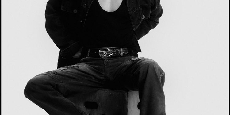 Bruno Montaleone revela como combina luxo, básicos e consciência na moda — Foto: Divulgação Hudson Rennan