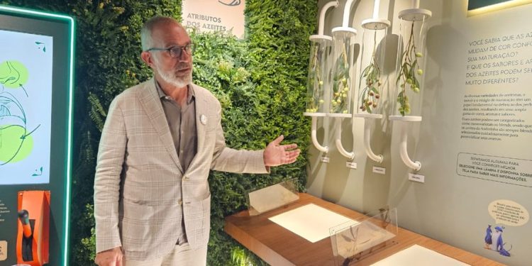 Marcelo Scofano: "O sensorial do azeite, que é uma característica desconhecida pelas pessoas, se deve a fatores como variedade e grau de maturidade da fruta" — Foto: Cláudia Meneses / Agência O Globo