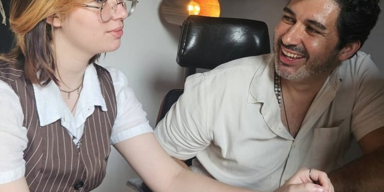 O diretor Victor Frad e sua filha Catarina Zigue — Foto: Reprodução/Instagram