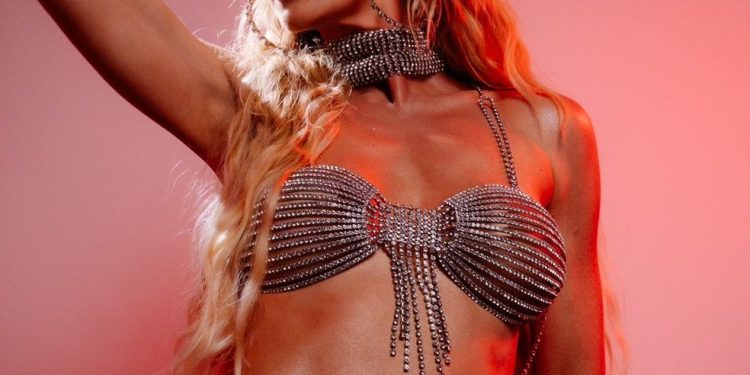 Cintia Dicker, top model internacional, será musa do Salgueiro no carnaval 2026 — Foto: Divulgação @rafaleforte / @paulorodriguesim