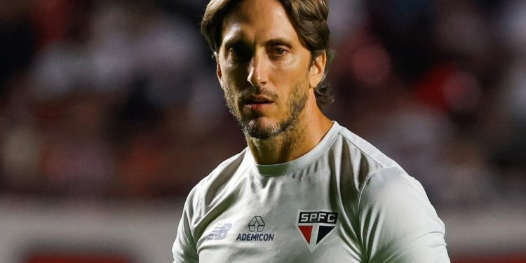 Zubeldia acertou com o Fluminense — Foto: Rubens Chiri - SPFC