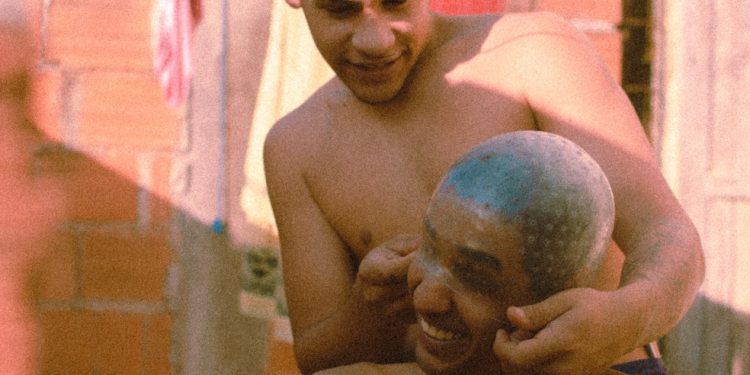 'Cotidiano de Cria', foto de Wanderson Santos na mostra 'Invisível Paraty' — Foto: divulgação/Wanderson Santos