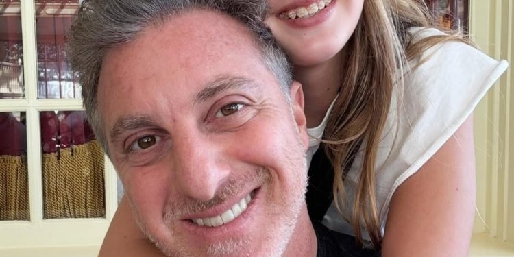 Luciano Huck parabenizou a filha, Eva — Foto: Reprodução Instagram