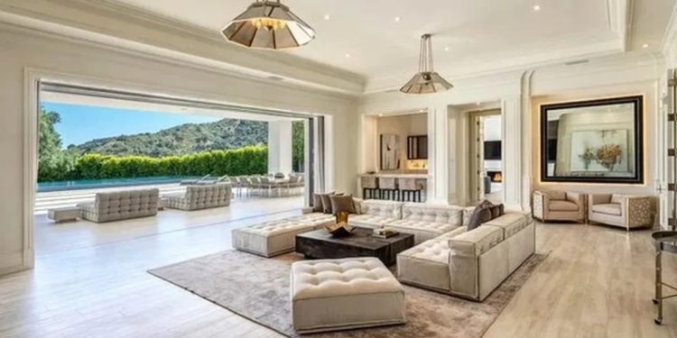 Mansão de Jennifer Lopez e Ben Affleck volta ao mercado com desconto milionário — Foto: Reprodução/MLS