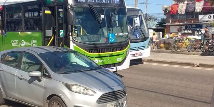 Ônibus 810, uma das linhas da Zona Sudoeste impactadas nesta tarde — Foto: Divulgação