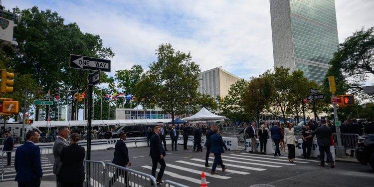 Esquema de segurança no lado de fora da sede da ONU na segunda-feira — Foto: Alexi J. Rosenfeld/Getty Images/AFP