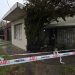 Casa onde os corpos de Brenda del Castillo, Morena Verdi e Lara Gutierrez foram encontrados enterrados no quintal, em Florencio Varela, nos arredores de Buenos Aires. — Foto: Luis Robayo / AFP