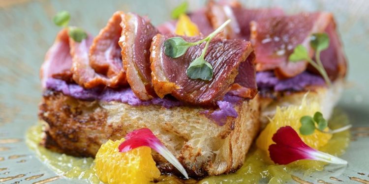 Térèze: tartine de pato — Foto: Divulgação / Foto de Alexander Landau