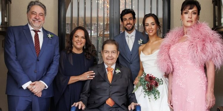 Ex-mulher de Faustão, Magda Colares se destacou em cerimônia da filha e retomou atenção da web — Foto: Reprodução Instagram